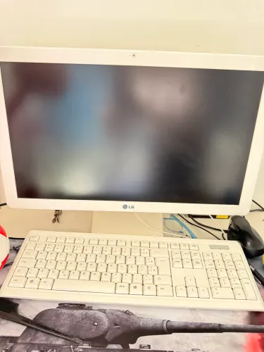 Pc LG all in one 22v24 500gb