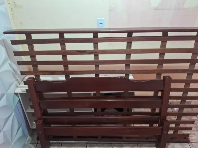 Cama de madeira pura pra ir rapido não entrego