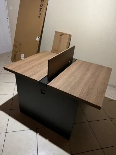 MESA DE DOIS LUGARES PARA ESCRITÓRIO