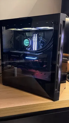 PC Gamer i7-14700K + RTX 4070 12GB + 32GB DDR5 + Water Cooler