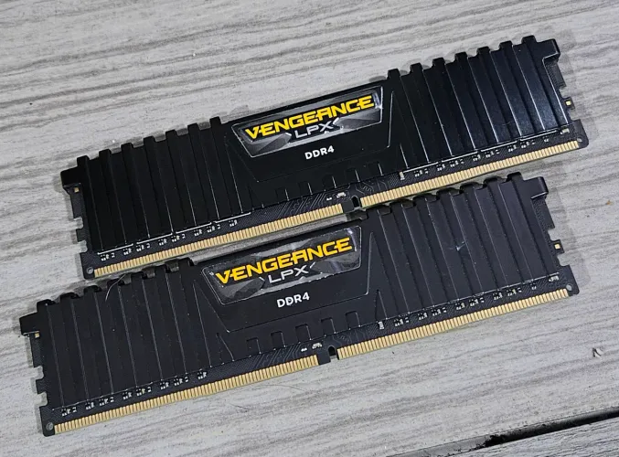 Memória RAM Corsair Vengeance LPX - DDR4 16GB 8x2 3000MHz