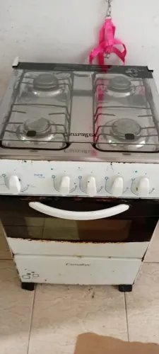 Fogão  4 bocas, forno a chama não fica ascesa