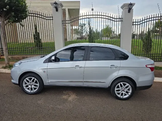 Fiat Grand Siena Essence Dual. 1.6 Flex 16V 2015
