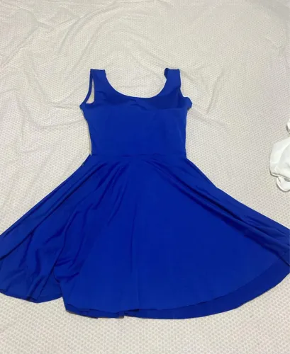 Vestido azul com detalhe perolado 