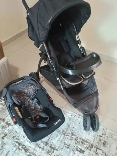 Carrinho e bebê conforto