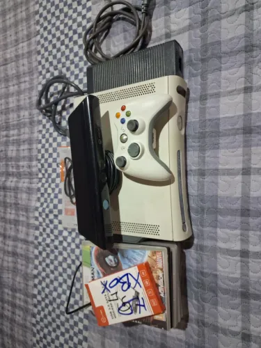 XBOX 360 DESBLOQUEADO COM CONTROLE ORIGINAL KINECT HD 500 GIGAS JOGOS GARANTIA..