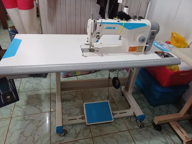 Máquina de Costura Jack F5