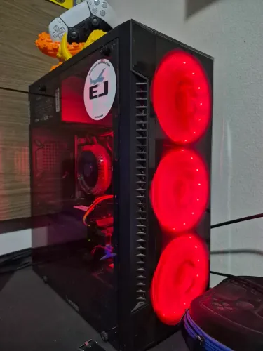PC GAMER com AMD RX 580