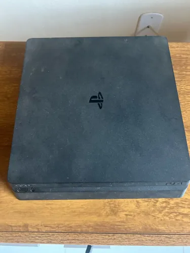 ? PS4 SLIM + 2 CONTROLES + 6 JOGOS FÍSICOS