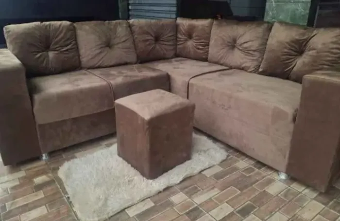 Sofá, disponível. Entrega grátis e no mesmo dia