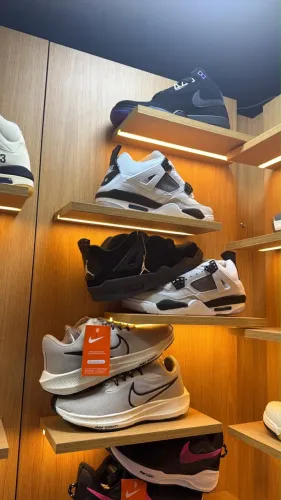Tênis Nike air Jordan 4