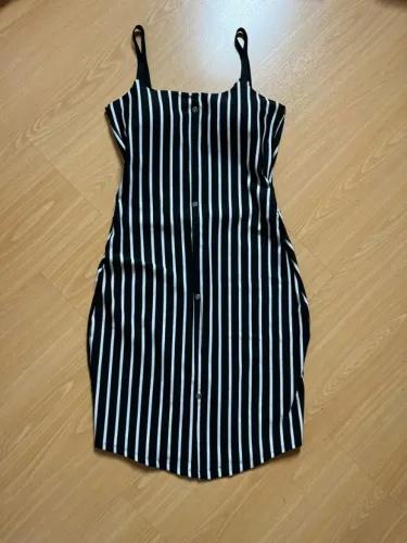 Vestido curto e justo listrado - Preto e Branco (TAM P)