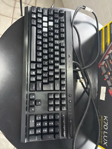 Corsair K70 Lux Mecânico Cherry MX Red