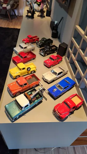 Miniatura escala 1/24 Caminhonetes e carros