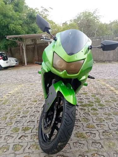 Vendo ou Troco Moto Ninja 250R - Dois Cilindro com 33 cavalos.