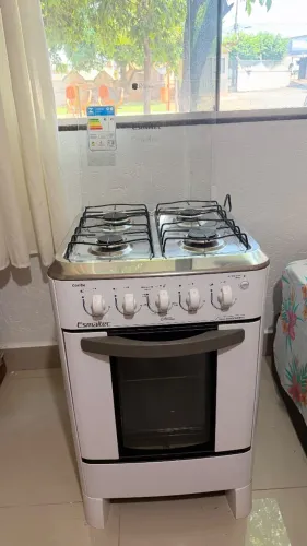 Fogão esmaltec 4 bocas, usado, acompanha mangueira e registro, não faço entregas!!!