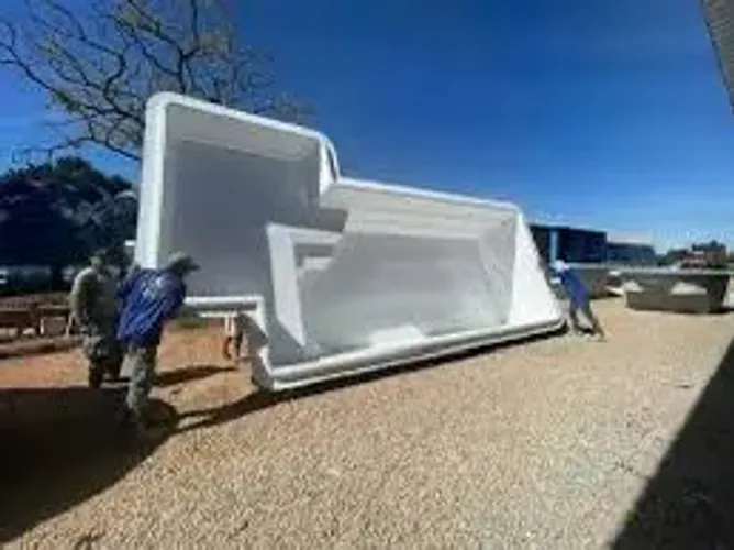 Piscina 7 MTS com prainha aquecimento solar