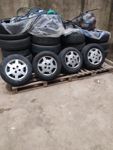 Vendo 4 rodas de Corsa com pneus 500 reais