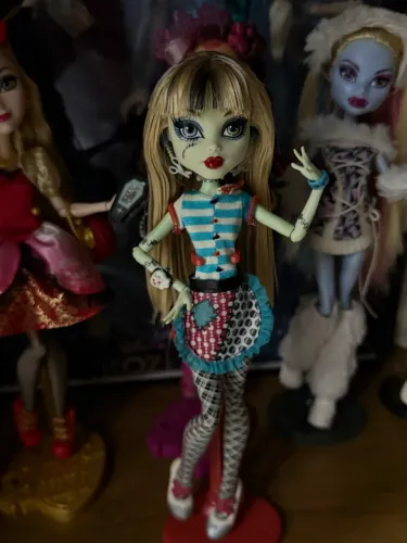 Frankie Classroom 2009 rara monster high g1 Cleo de Nile lagoona ghulia