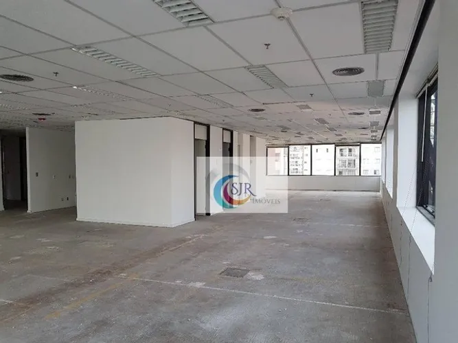 Conjunto comercial com 292 m² com 9 vagas na Vila Olímpia