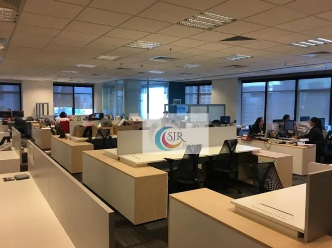 Sala comercial de 589,00m² com 15 vagas de garagem. MOBILIADO Edifício com gerador para ár