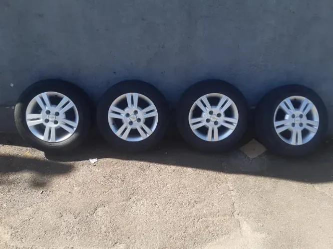 Jogo De Roda Com Pneu Do Agile 4 Furos 185/65r15