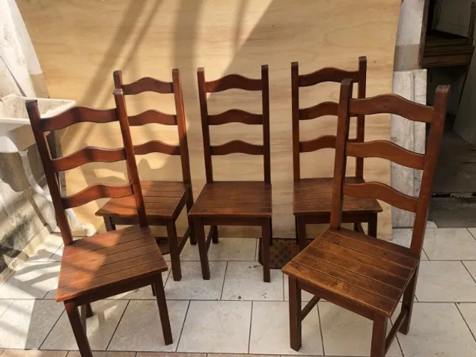 Conjunto De 5 Cadeiras Ripadas Em Madeira Maciça