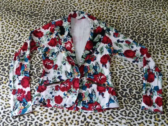 Casaco feminino com bolsos laterais num.G