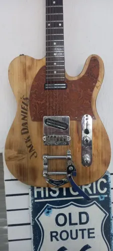 Guitarra Telecaster Customizada Jack Daniels - Bigsby