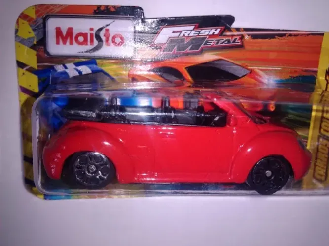 Miniatura do VW New Beetle Conversível da Maisto 2018