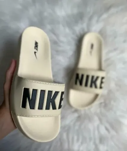 Chinelo slide Nike
