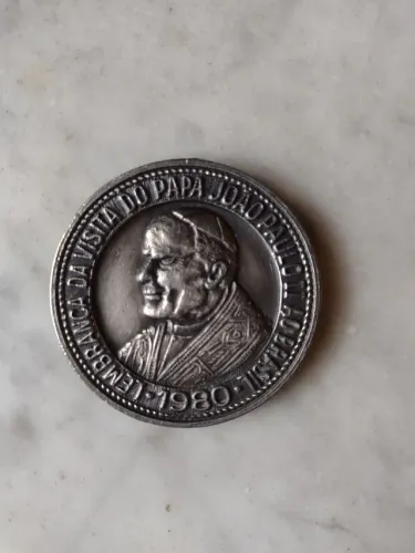 Antiga lembrança da visita do papa João Paulo II ao Brasil. Rio de janeiro, 1980. 
