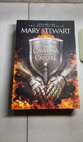 A Caverna de Cristal  - Mary Stewart