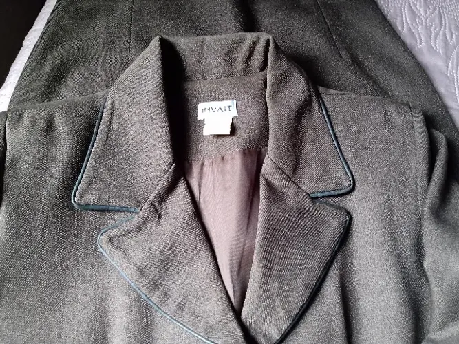 Conjunto social tipo terninho com saia justa forrado tamanho P cor marrom em ótimo estado