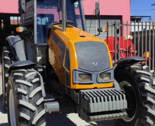 Trator Valtra BM100 2016