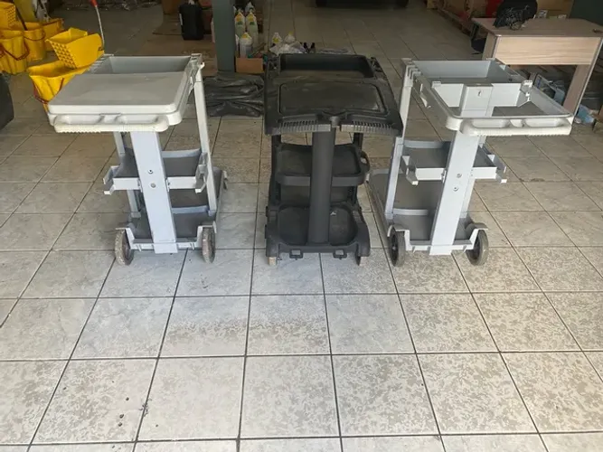 Carrinho multifuncional de limpeza