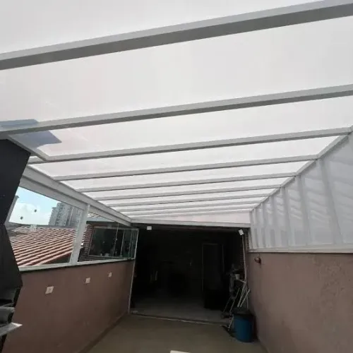 Cobertura de policarbonato para área externa