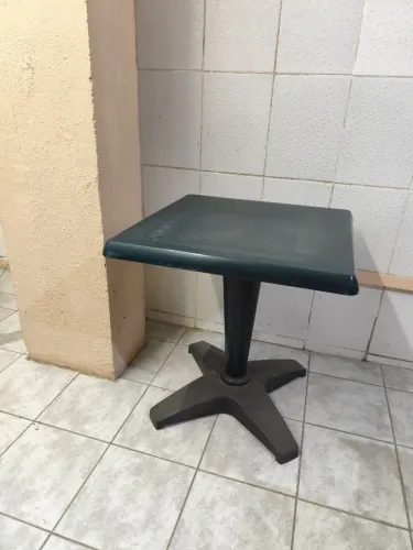 Mesa quadrada de policarbonato Marfinite