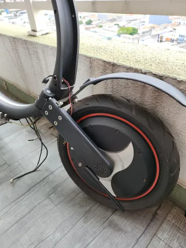 Bicicleta elétrica com defeito