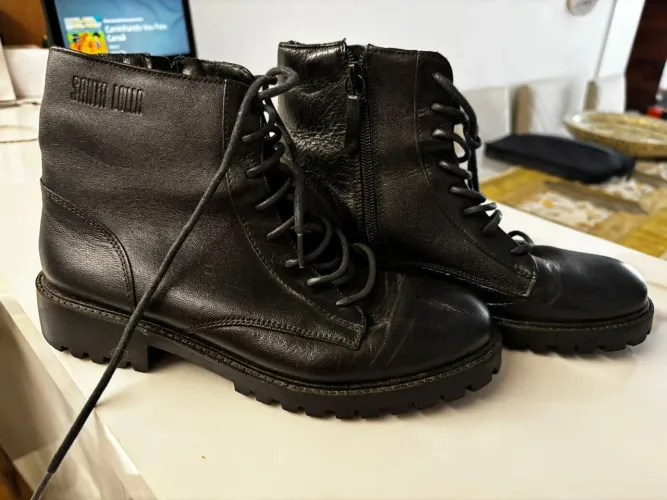 Bota Santa Lolla preta