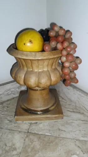 VASO CERAMICA DECORATIVO GRECO-ROMANO com Arranjo de Frutas (antigo)