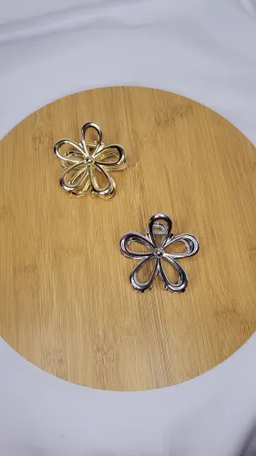 Pregadeira/piranha de cabelo G flor lisa - Unitário - Prata ou dourado