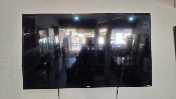 TV SMART ROKU TV 43" 6 MESES DE USO