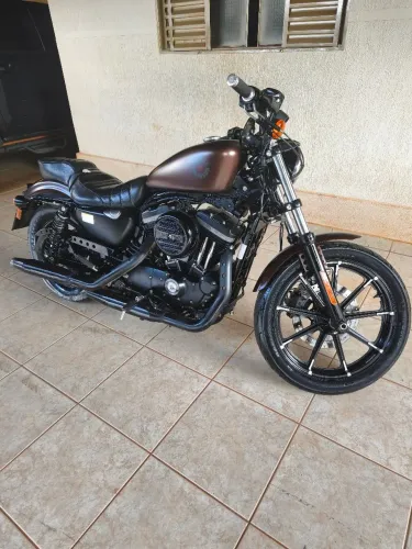 Harley Davidson Iron 883 ( Xl883 )