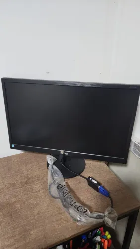 Monitor 22" FHD com adaptador HDMI 