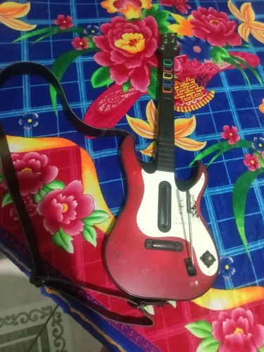 [Defeito-Leia a descrição]Guitarra Xbox 360 Guitar Hero Band Hero usada
