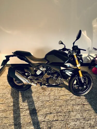 BMW G310 R