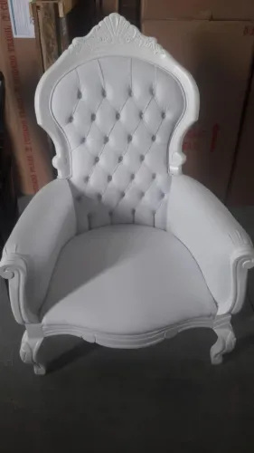 Poltrona Para Formatura Branca e Tecido Couro sintético