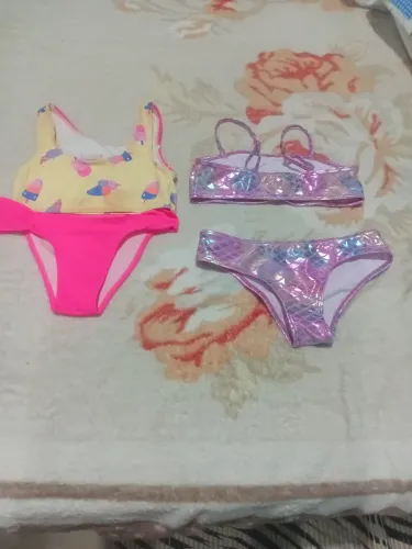 Roupas de praia de crianças 