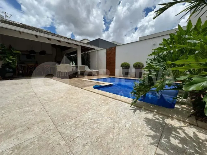 Casa em Condomínio à venda, 3 quartos, 3 suítes, 4 vagas, Jardins Barcelona - UBERLANDIA/M